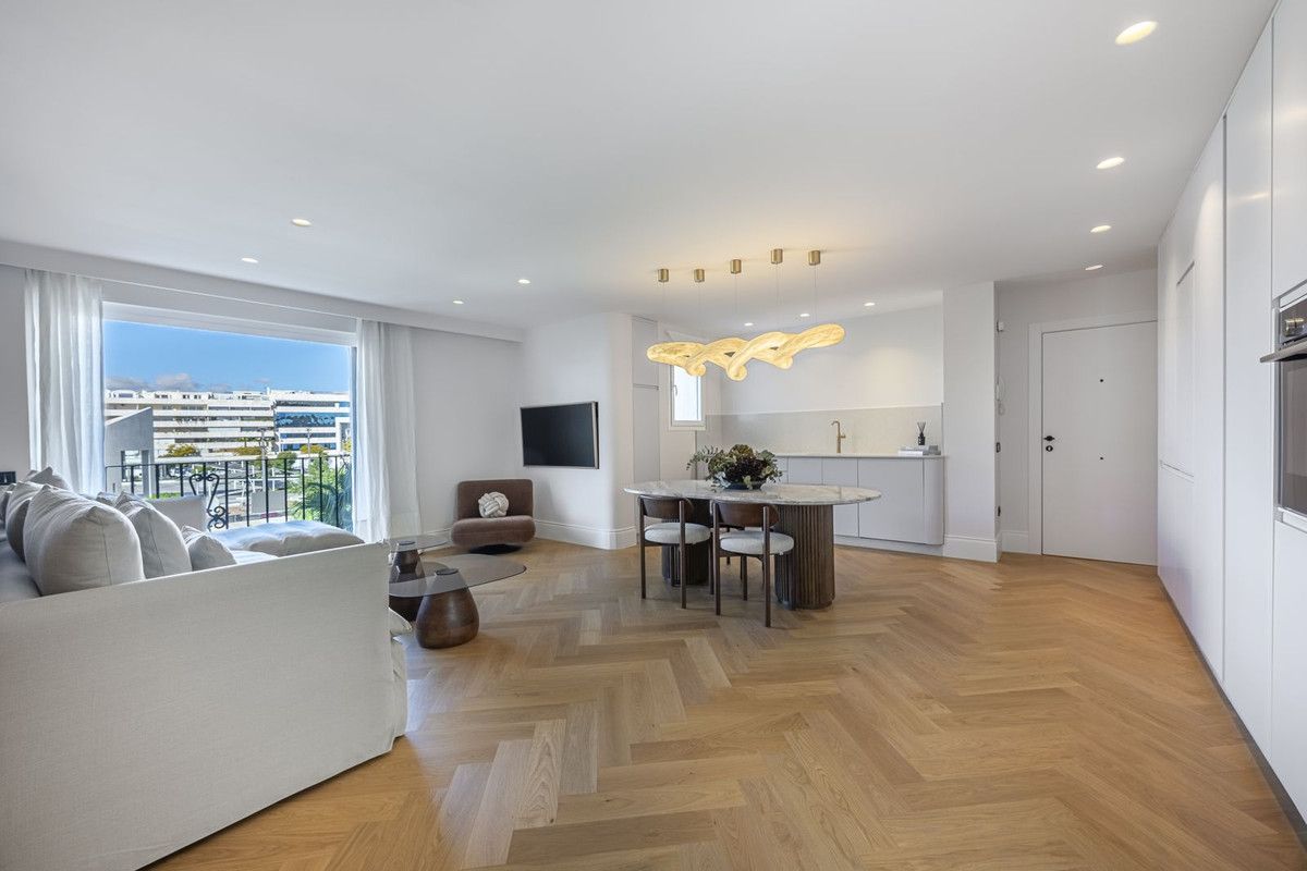 Apartamento en Planta Media en Puerto Banús, Puerto Banús, 1/12