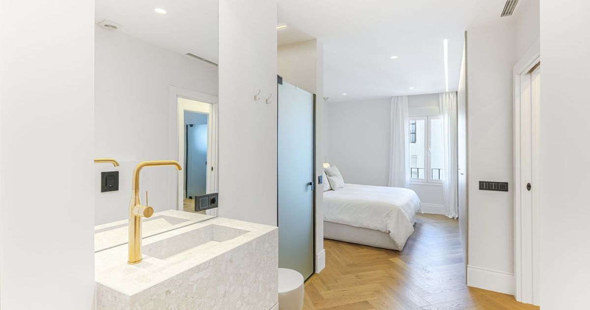Apartamento en Planta Media en Puerto Banús, Puerto Banús, 2/12