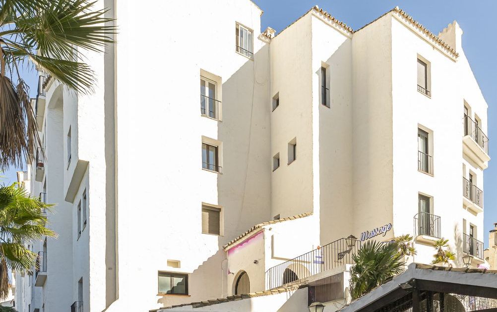Apartamento en Planta Media en Puerto Banús, Puerto Banús, 3/12