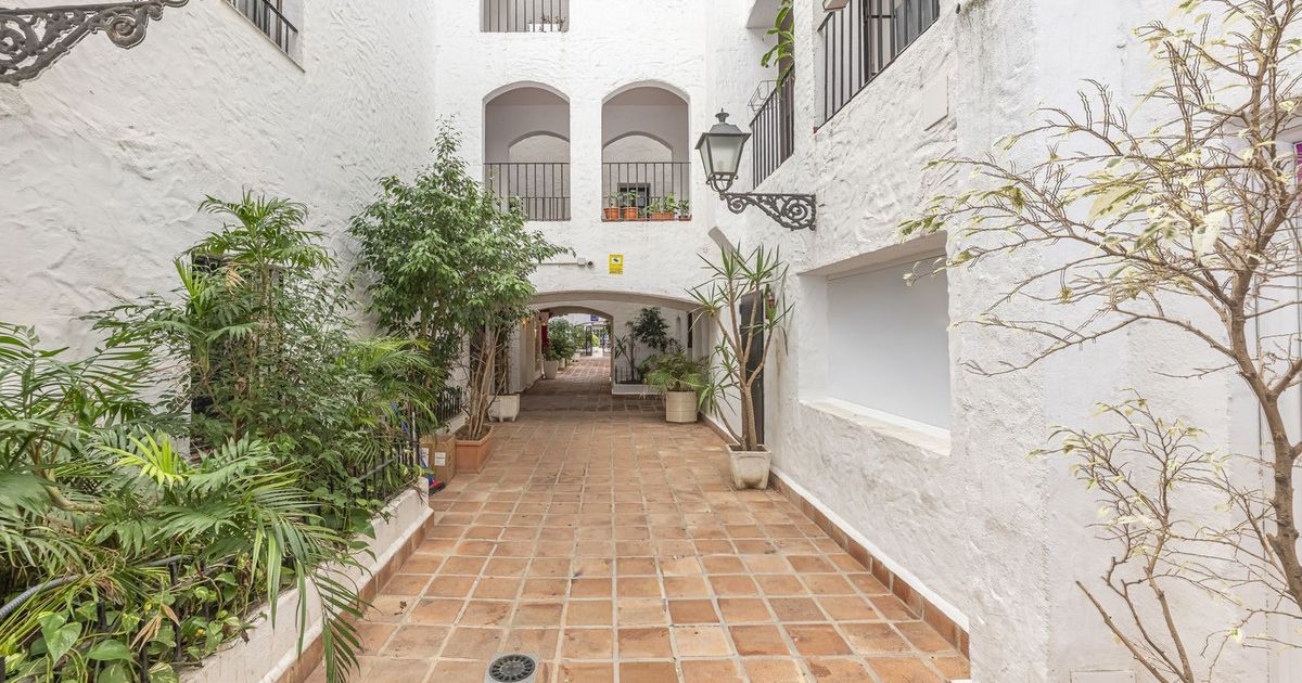 Apartamento en Planta Media en Puerto Banús, Puerto Banús, 5/12