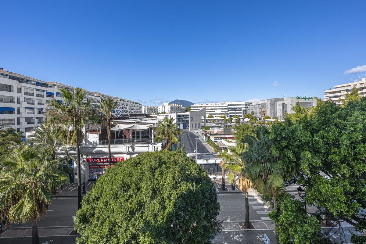 Apartamento en Planta Media en Puerto Banús, Puerto Banús, 6/12