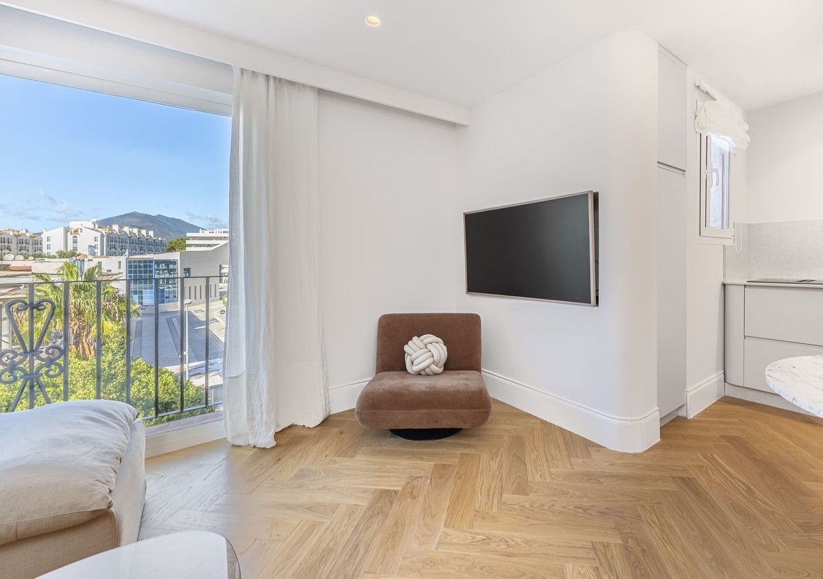 Apartamento en Planta Media en Puerto Banús, Puerto Banús, 9/12