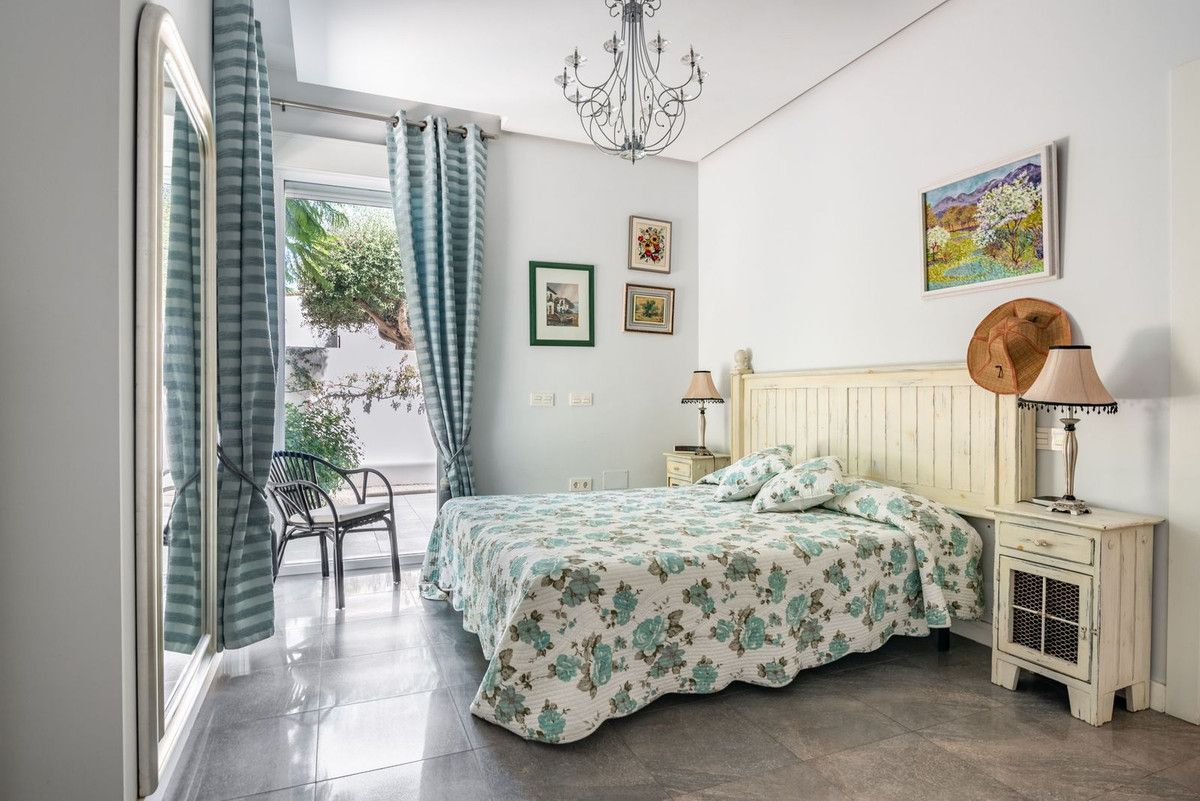 Detached Villa in Marbella, Marbella, 3/12
