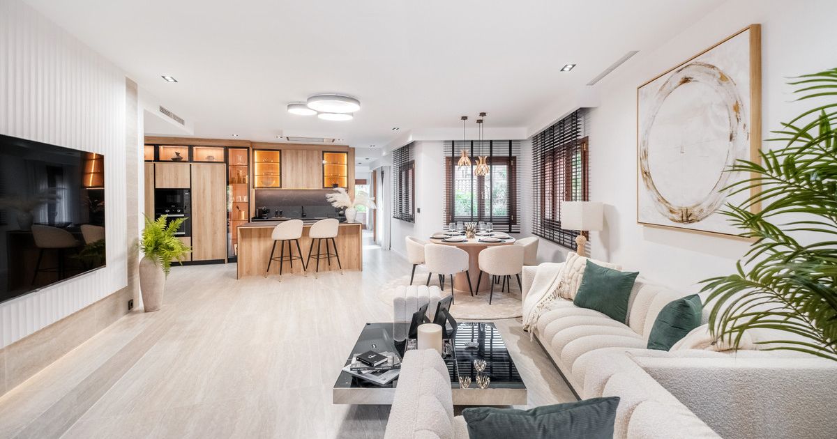 Middle Floor Apartment in Estepona, Estepona, 1/12