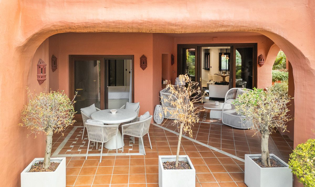 Middle Floor Apartment in Estepona, Estepona, 3/12