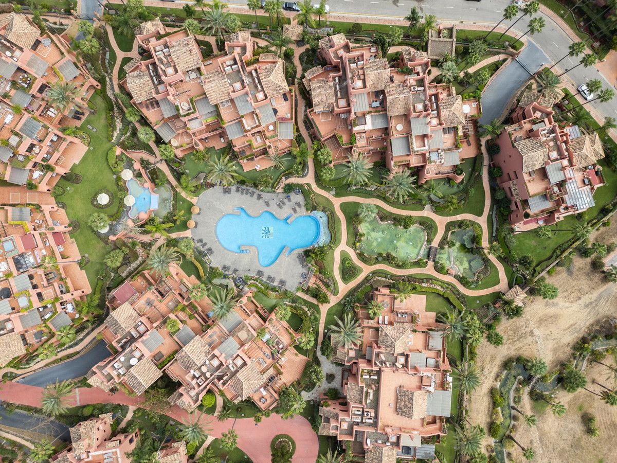 Middle Floor Apartment in Estepona, Estepona, 4/12