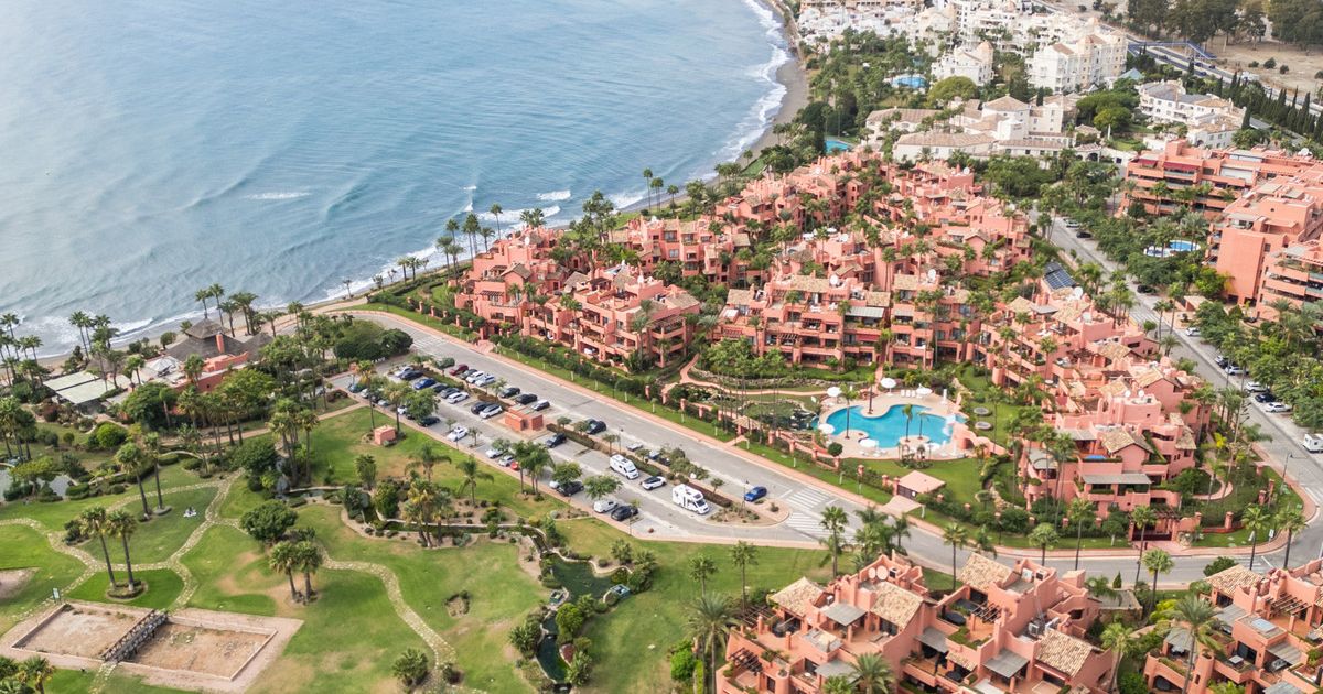 Middle Floor Apartment in Estepona, Estepona, 7/12