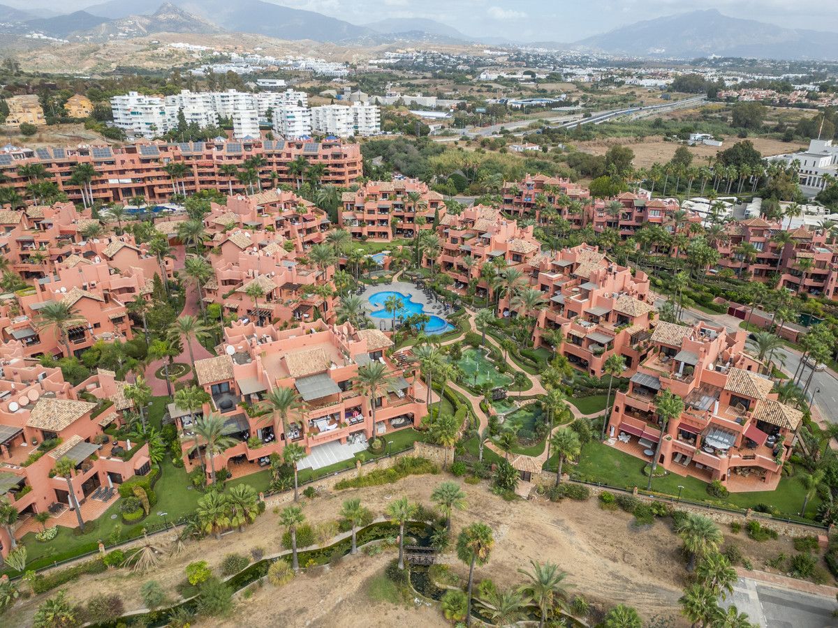 Middle Floor Apartment in Estepona, Estepona, 8/12