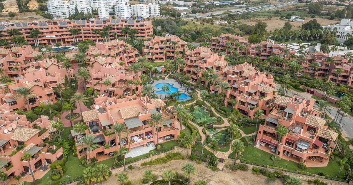Middle Floor Apartment in Estepona, Estepona, 8/12