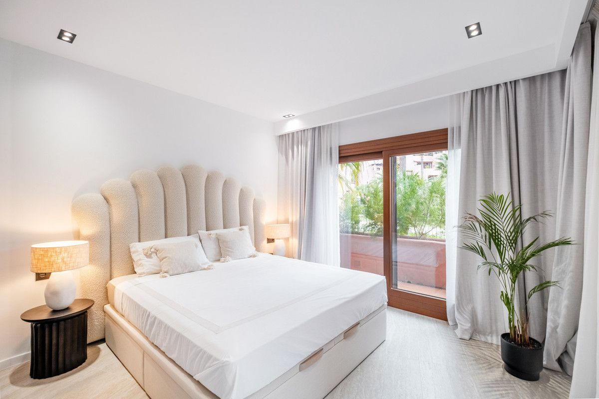 Middle Floor Apartment in Estepona, Estepona, 9/12