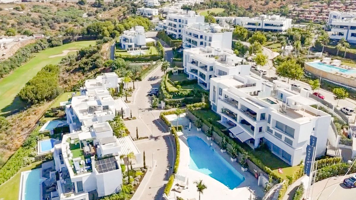 Двухуровневый пентхаус в Marbella, Marbella, 1/12