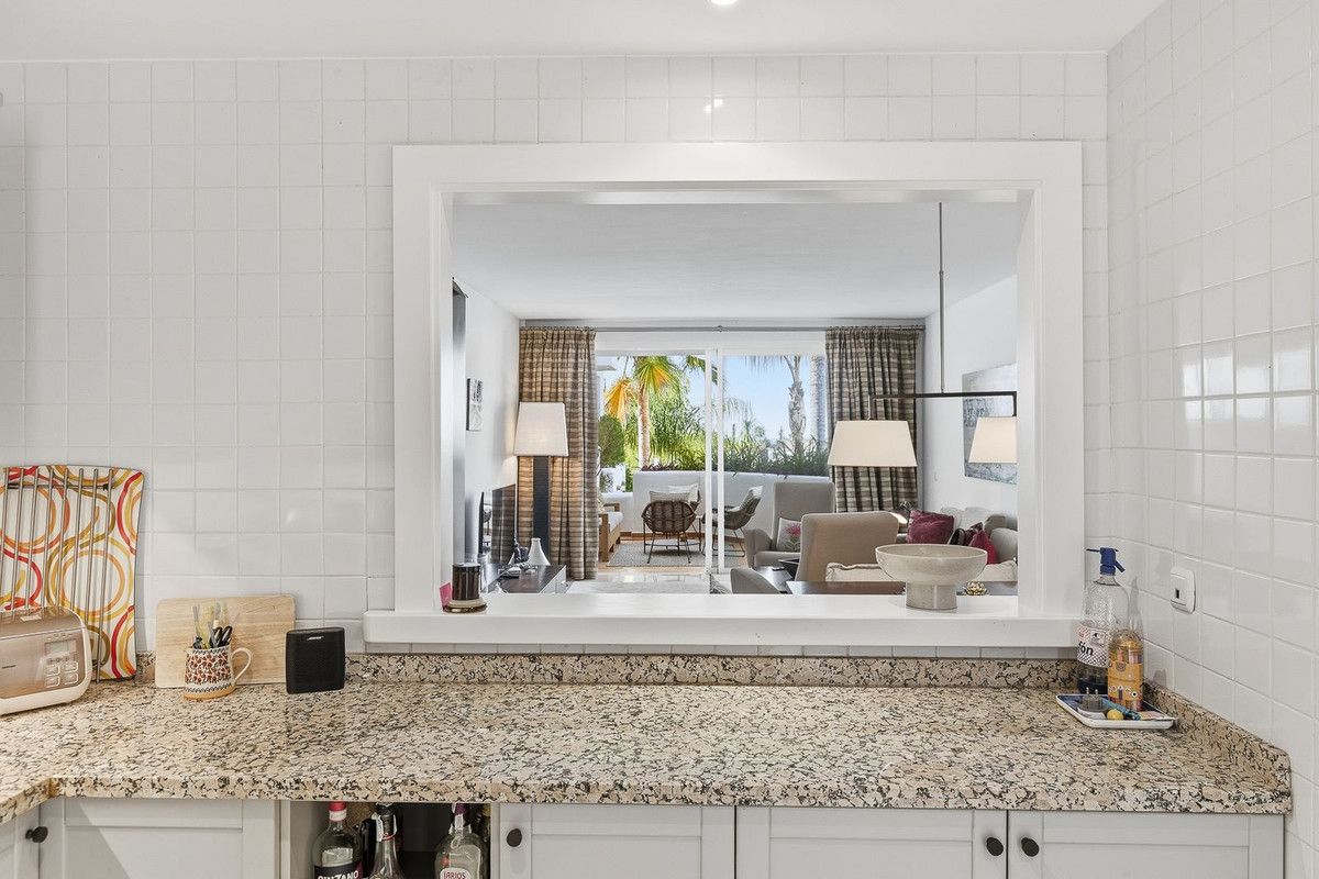 Gelijkvloers appartement in Nueva Andalucía, Nueva Andalucía, 1/12
