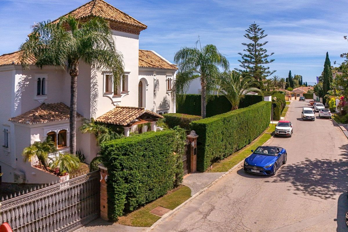 Отдельная вилла в Estepona, Estepona, 1/12