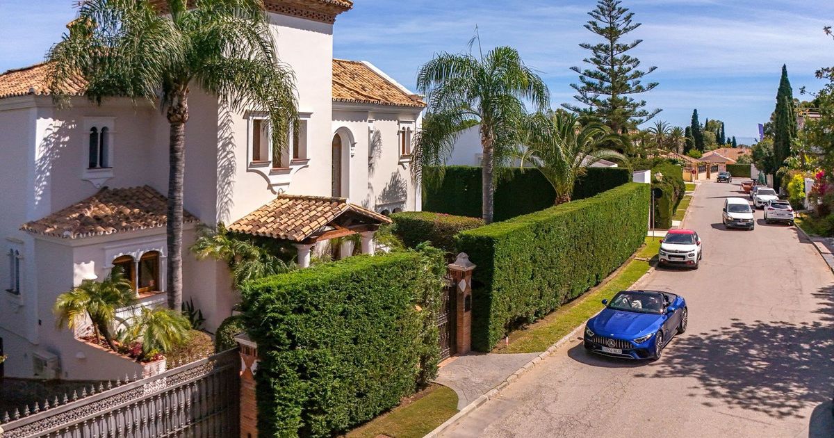 Отдельная вилла в Estepona, Estepona, 1/12