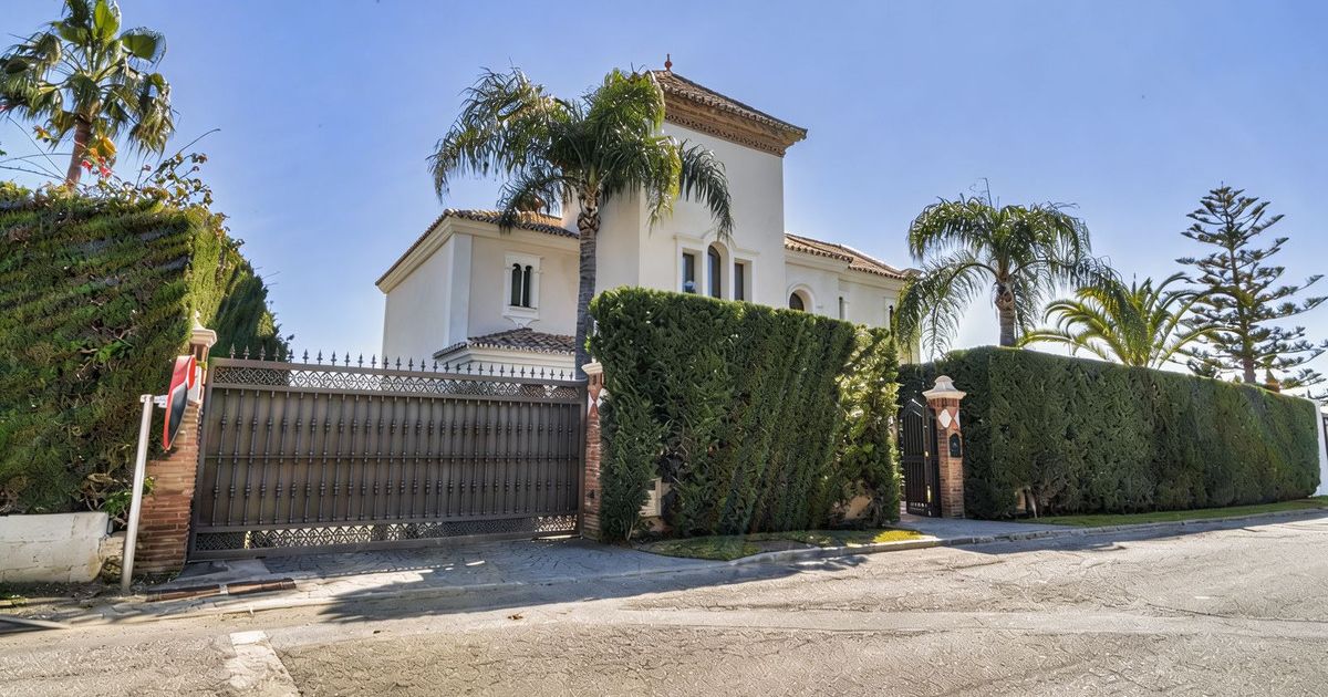 Отдельная вилла в Estepona, Estepona, 2/12