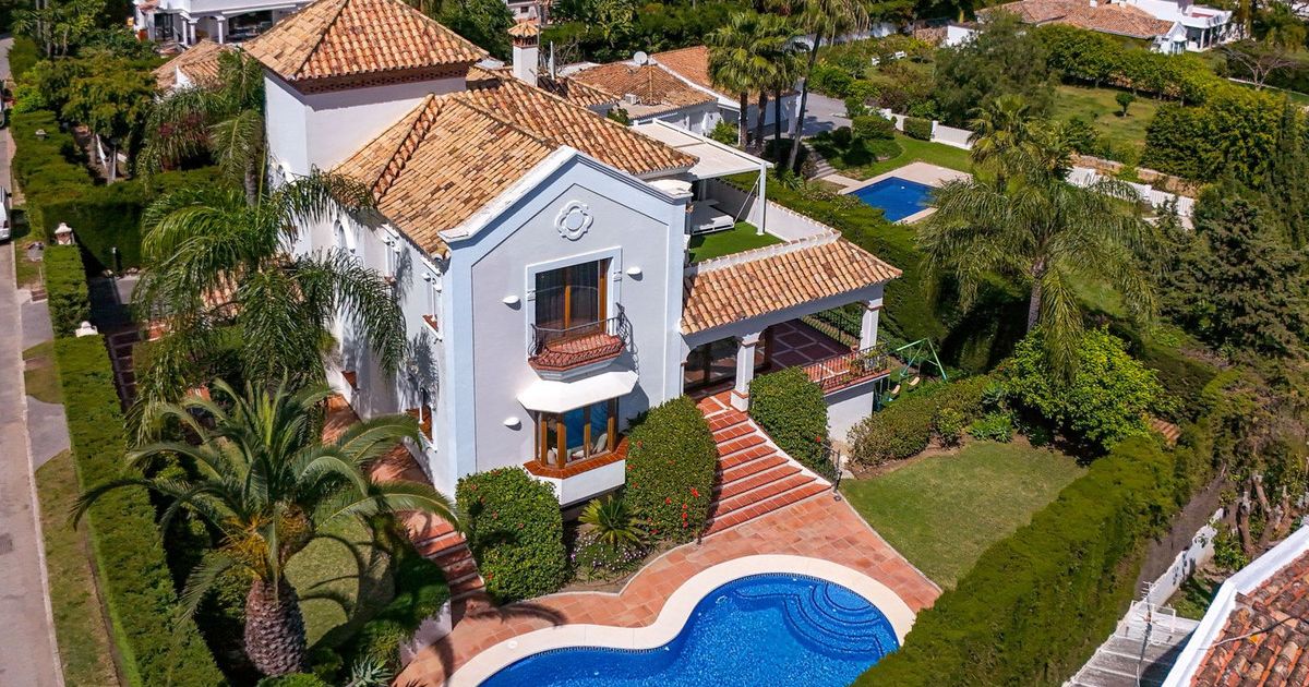 Отдельная вилла в Estepona, Estepona, 3/12
