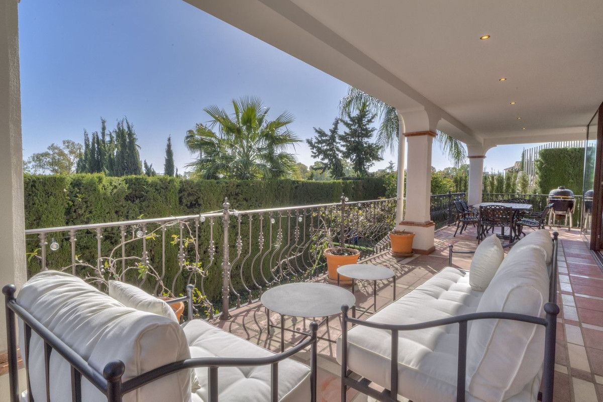 Отдельная вилла в Estepona, Estepona, 6/12