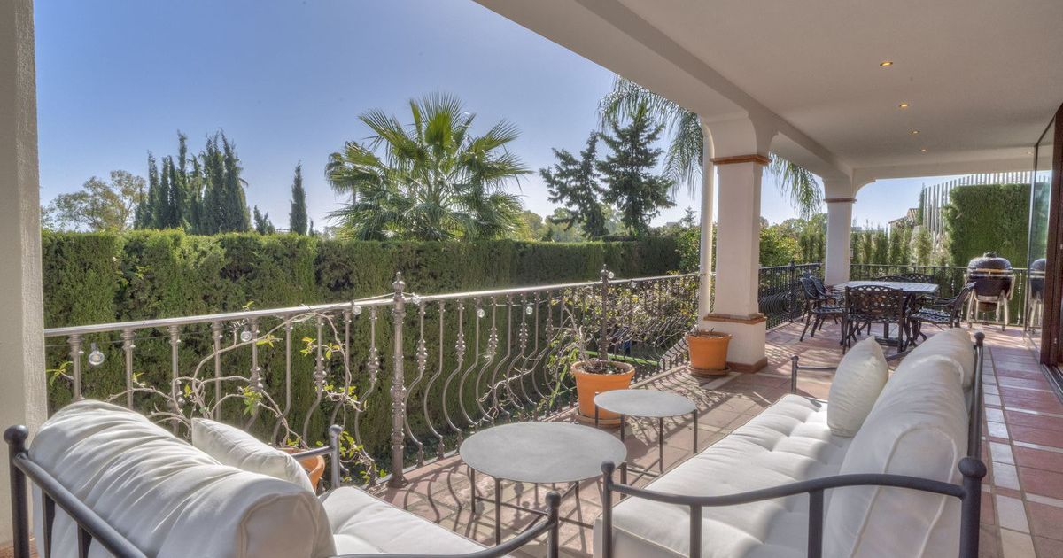 Отдельная вилла в Estepona, Estepona, 6/12