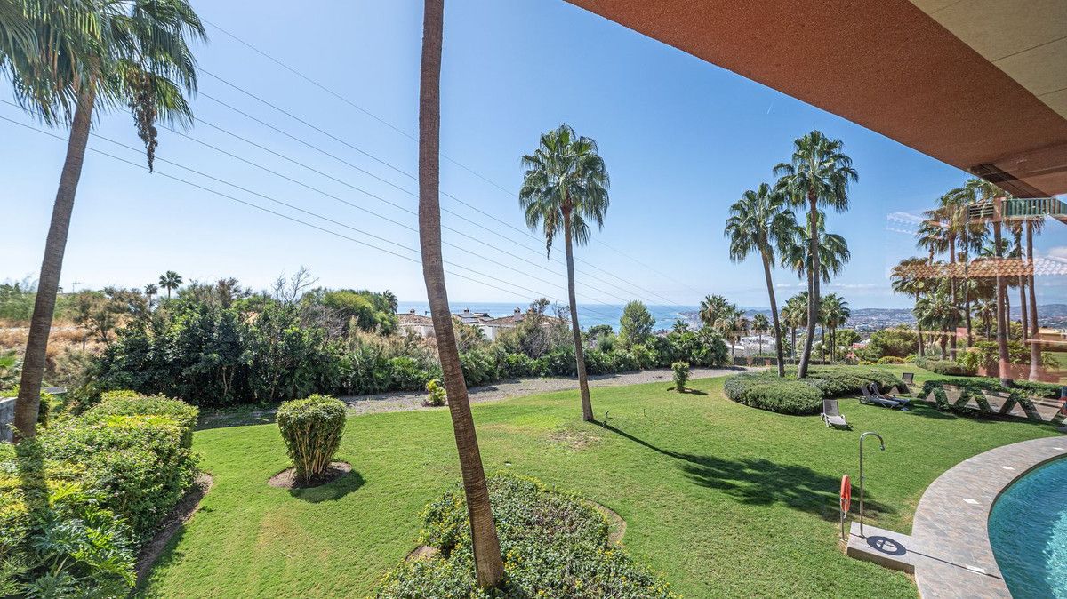 Middle Floor Apartment in Benalmadena, Benalmadena, 2/12