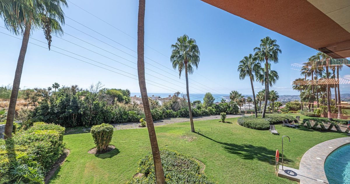 Middle Floor Apartment in Benalmadena, Benalmadena, 2/12