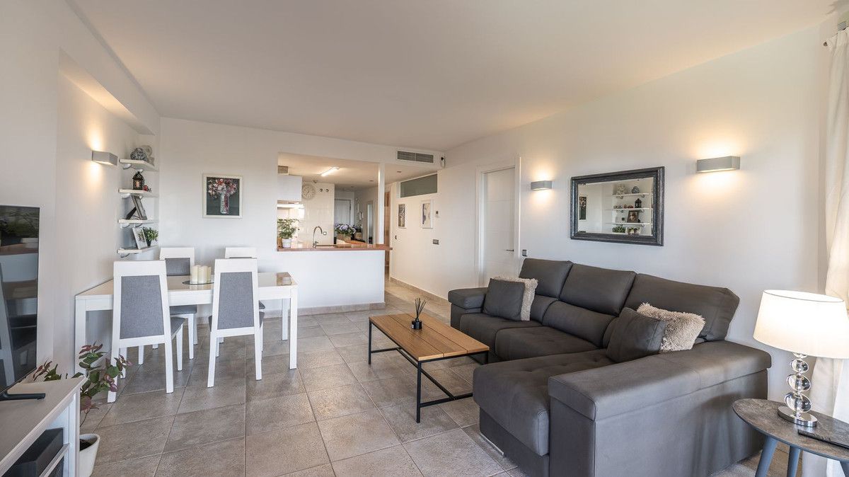 Middle Floor Apartment in Benalmadena, Benalmadena, 11/12