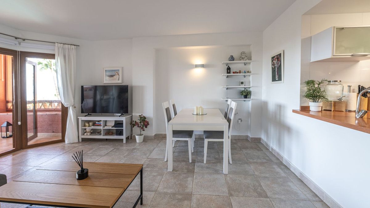 Middle Floor Apartment in Benalmadena, Benalmadena, 12/12