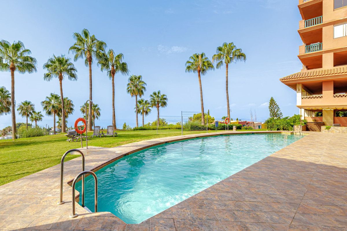 Middle Floor Apartment in Benalmadena, Benalmadena, 4/12