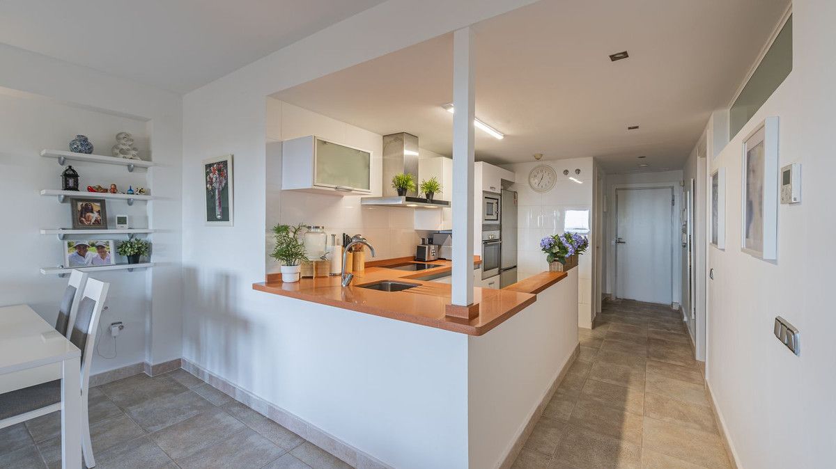 Middle Floor Apartment in Benalmadena, Benalmadena, 8/12