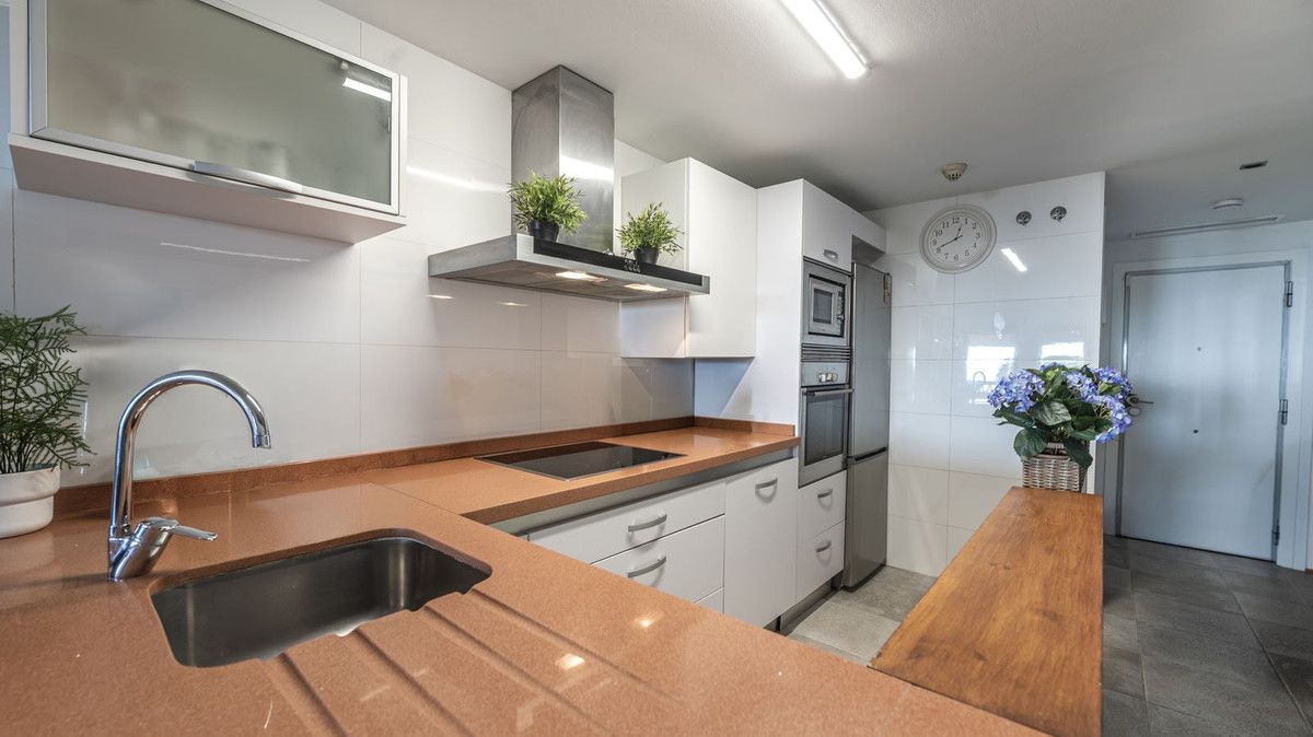 Middle Floor Apartment in Benalmadena, Benalmadena, 10/12