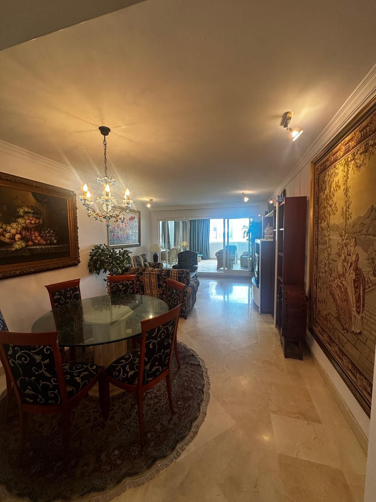 Middle Floor Apartment in Marbella, Marbella, 4/9