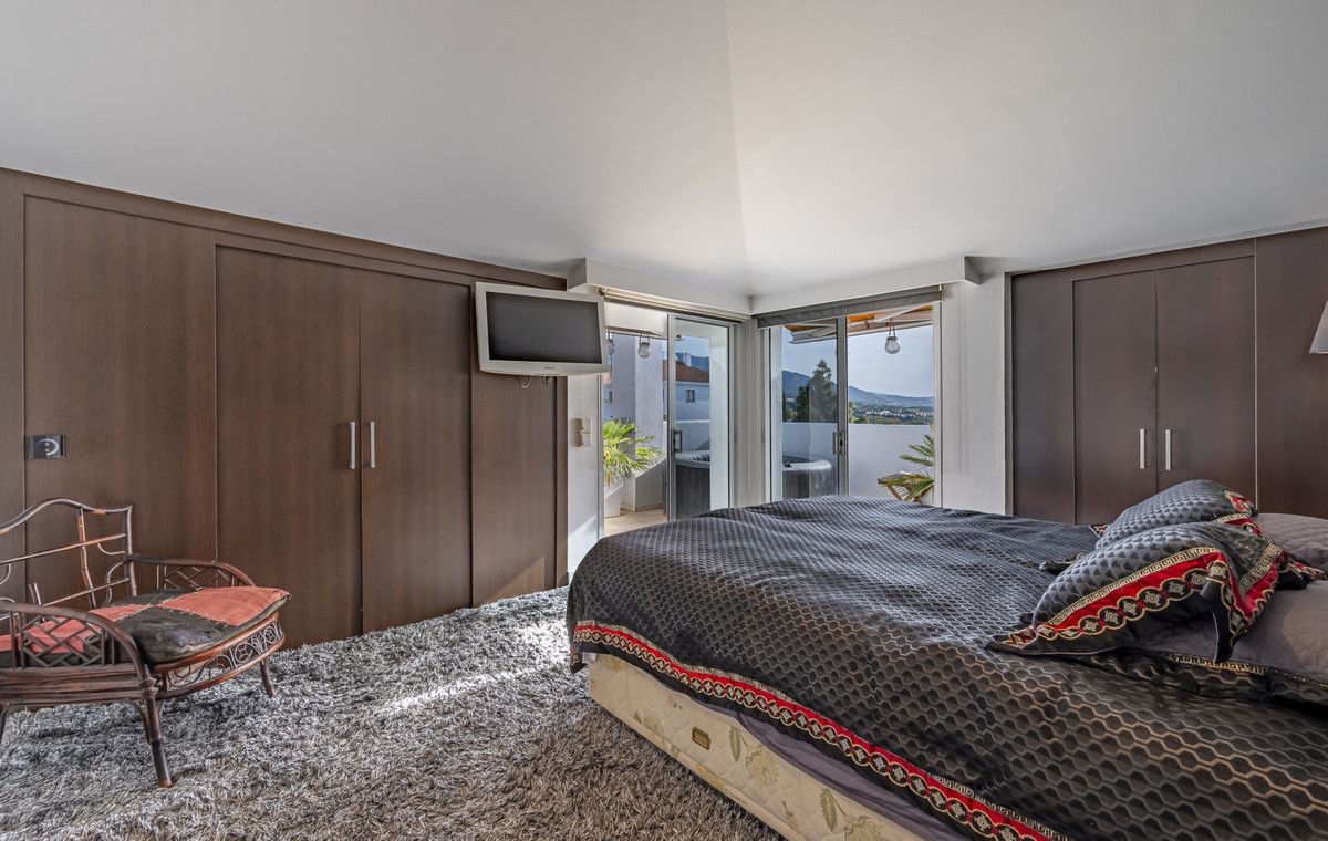 Penthouse in The Golden Mile, The Golden Mile, 12/12