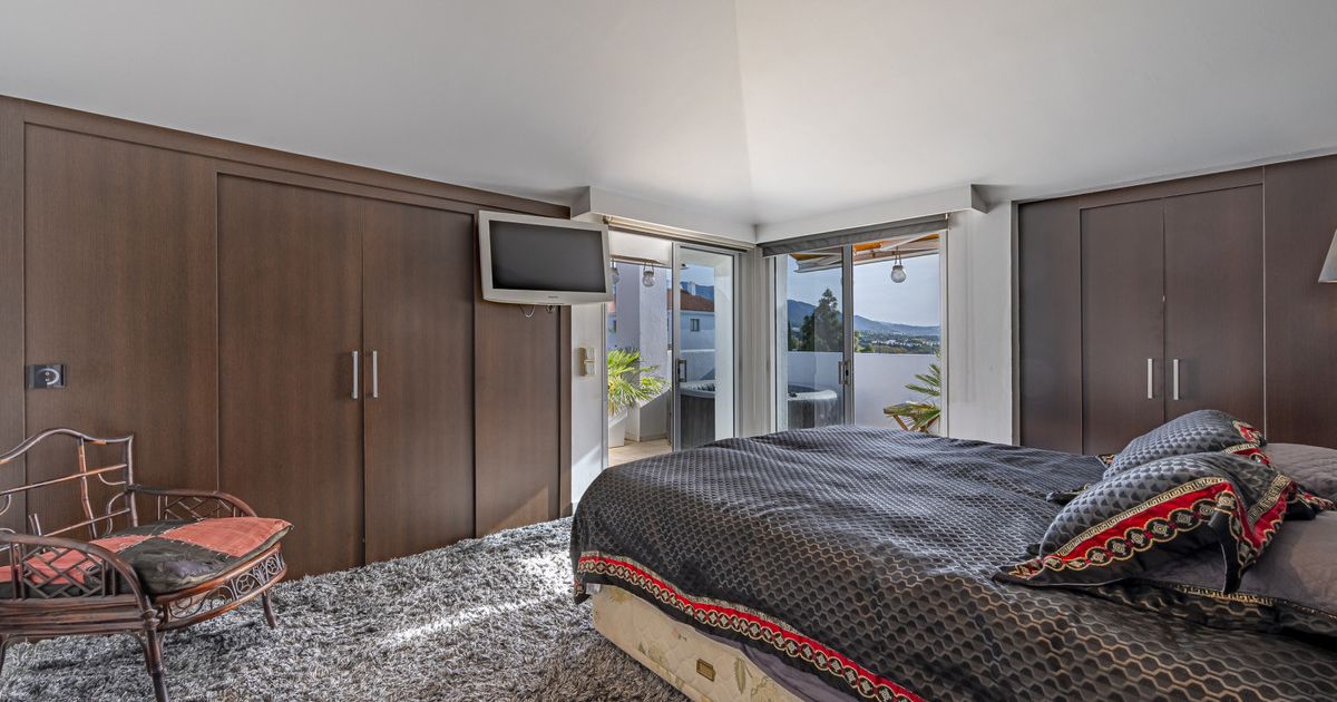 Penthouse in The Golden Mile, The Golden Mile, 12/12