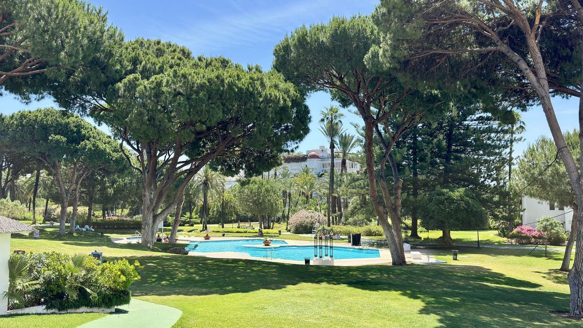 Mittelgeschoss-Apartment in Puerto Banús, Puerto Banús, 1/12