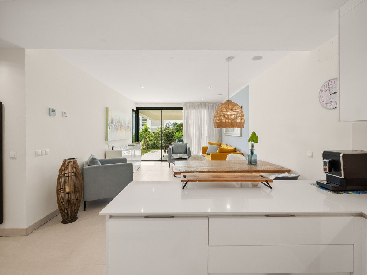 Middle Floor Apartment in Estepona, Estepona, 12/12