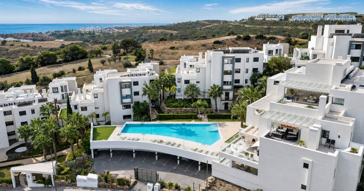 Middle Floor Apartment in Estepona, Estepona, 3/12