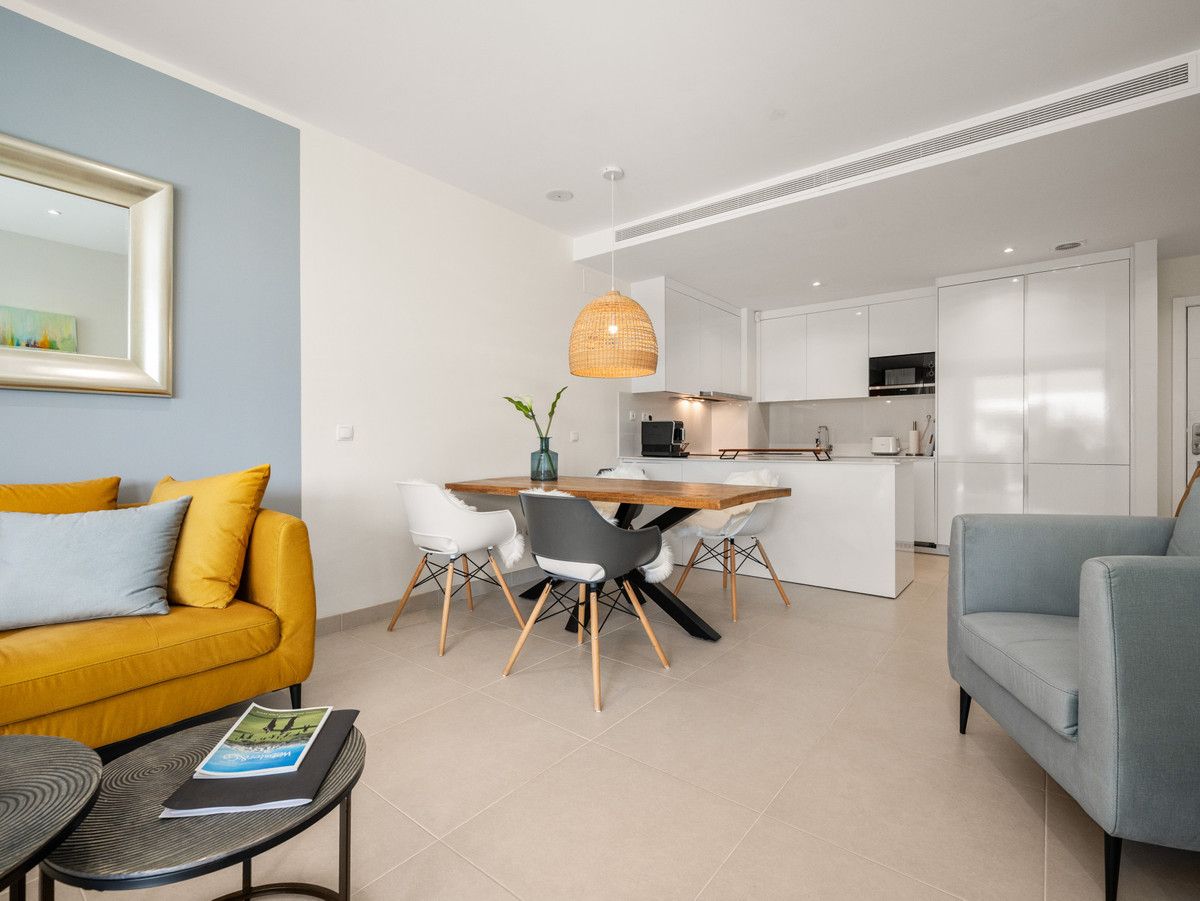 Middle Floor Apartment in Estepona, Estepona, 4/12