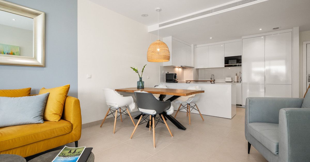 Middle Floor Apartment in Estepona, Estepona, 4/12