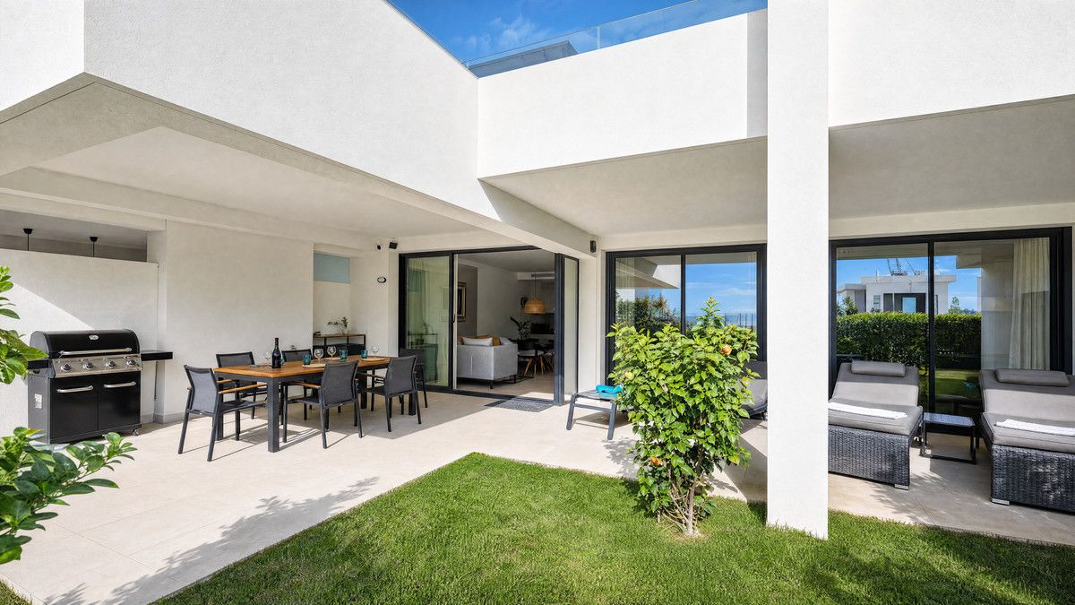 Middle Floor Apartment in Estepona, Estepona, 5/12