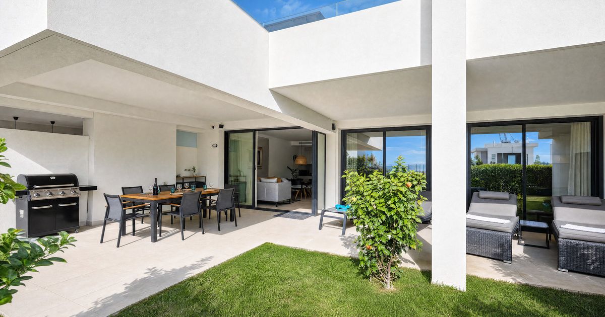 Middle Floor Apartment in Estepona, Estepona, 5/12