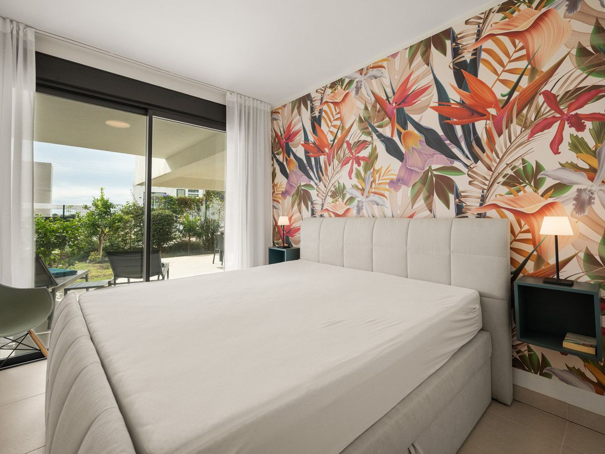 Middle Floor Apartment in Estepona, Estepona, 6/12