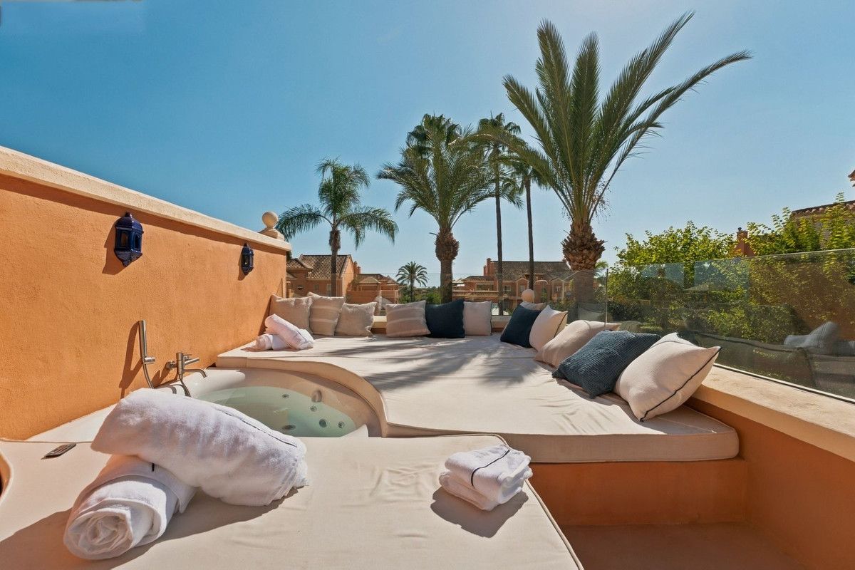 Penthouse Duplex in Nueva Andalucía, Nueva Andalucía, 9/12