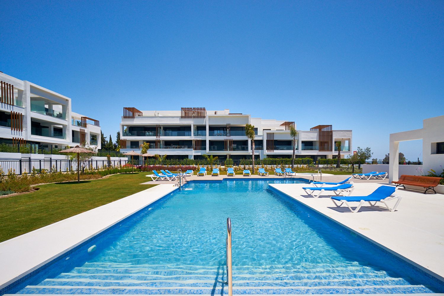Ground Floor Apartment in Estepona, New Golden Mile, Estepona, 1/12