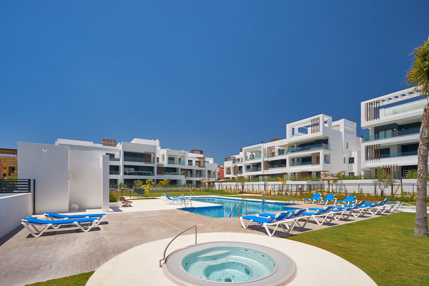Ground Floor Apartment in Estepona, New Golden Mile, Estepona, 2/12