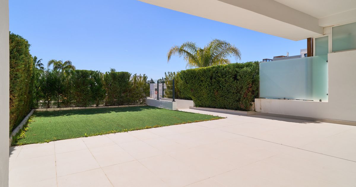 Ground Floor Apartment in Estepona, New Golden Mile, Estepona, 11/12