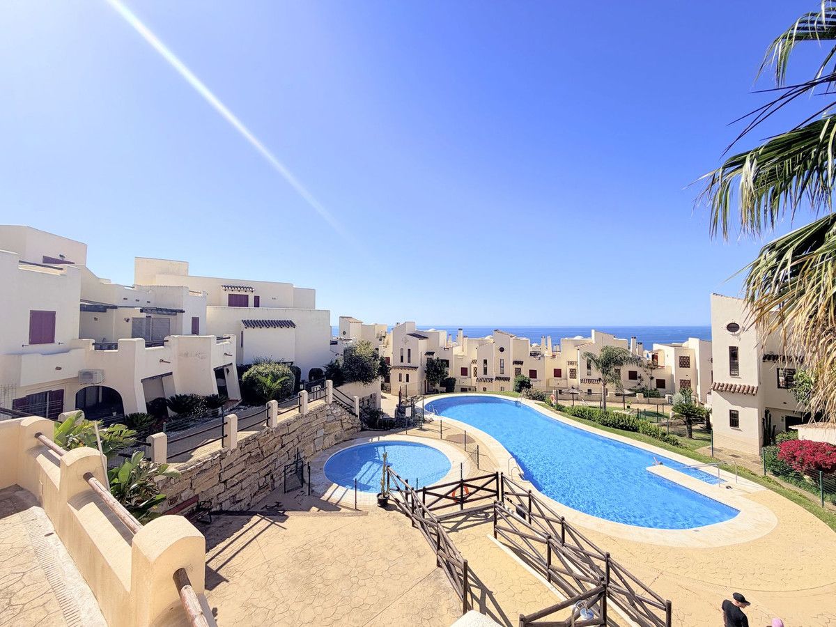 Ground Floor Apartment in Casares Playa, Casares Playa, 4/12