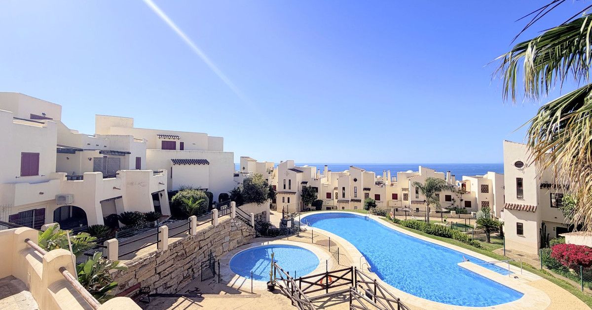 Ground Floor Apartment in Casares Playa, Casares Playa, 4/12