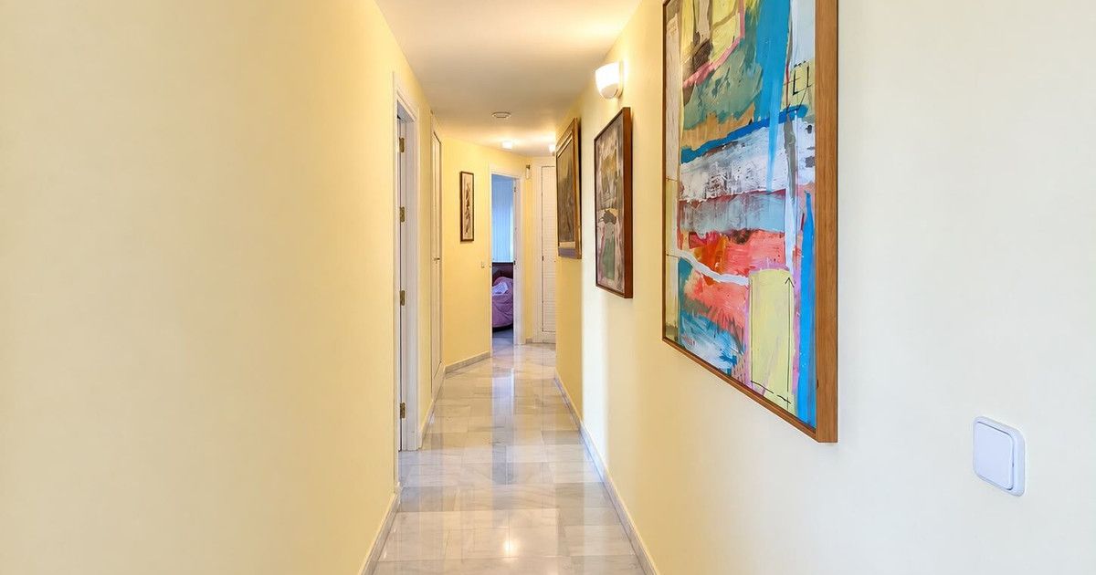 Mittelgeschoss-Wohnung in Marbella, Marbella, 8/12