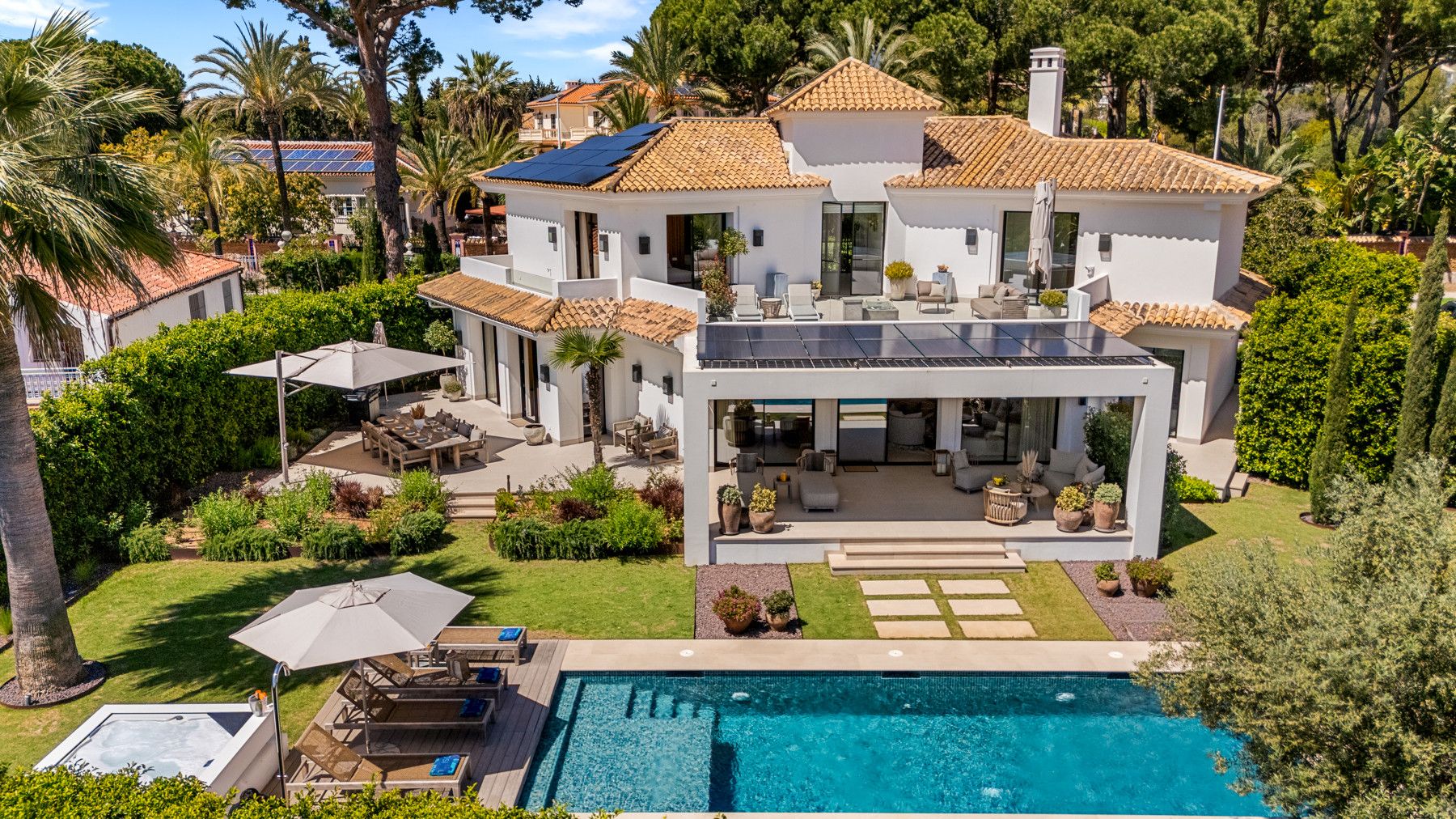 Villa in Marbella East, Los Monteros Playa, Marbella East, 1/12