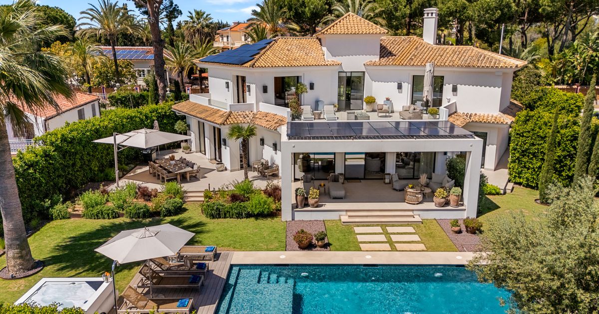 Villa in Marbella East, Los Monteros Playa, Marbella East, 1/12