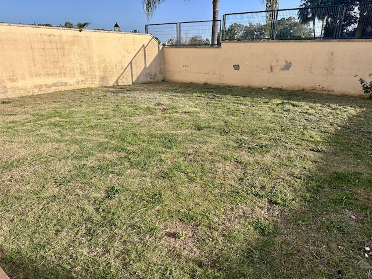 Ground Floor Apartment in Estepona, Estepona, 5/12